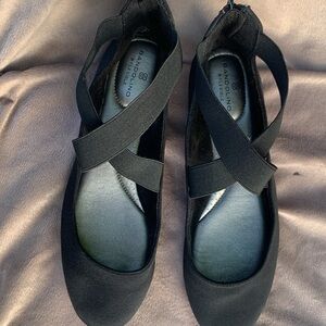 Bandolino Black Heels with Elegant Design